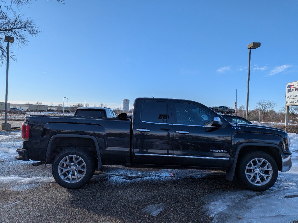 2017 GMC Sierra Image 2