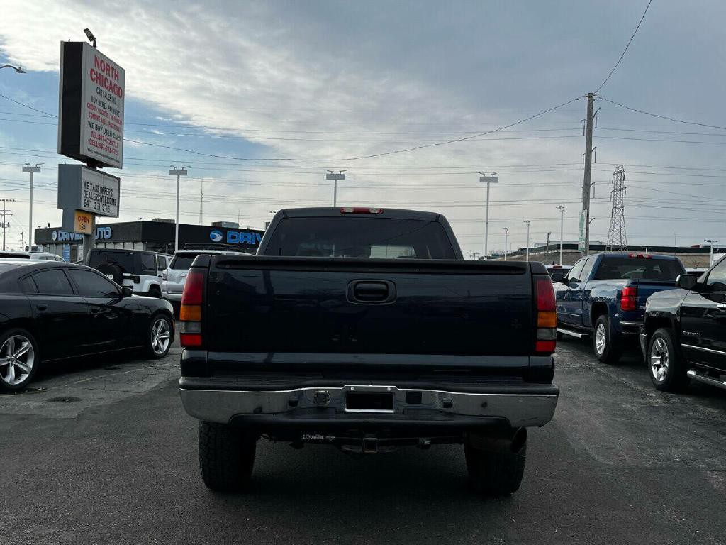 2005 GMC Sierra 2500 Image 4