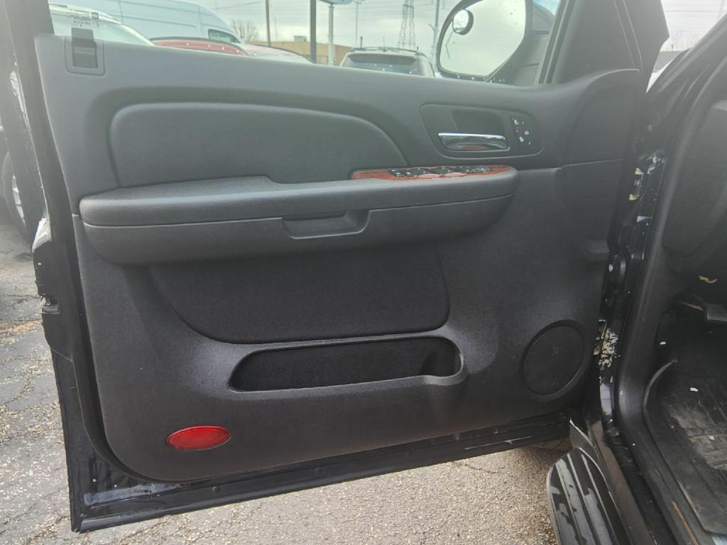 2009 Chevrolet Suburban Image 11