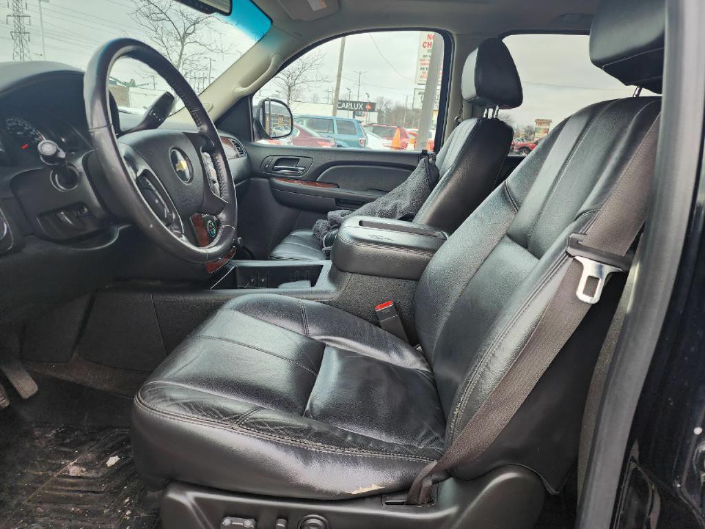 2009 Chevrolet Suburban Image 12