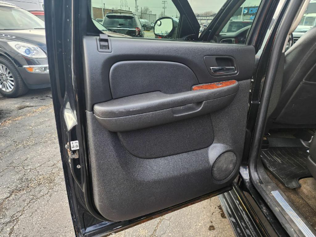 2009 Chevrolet Suburban Image 13