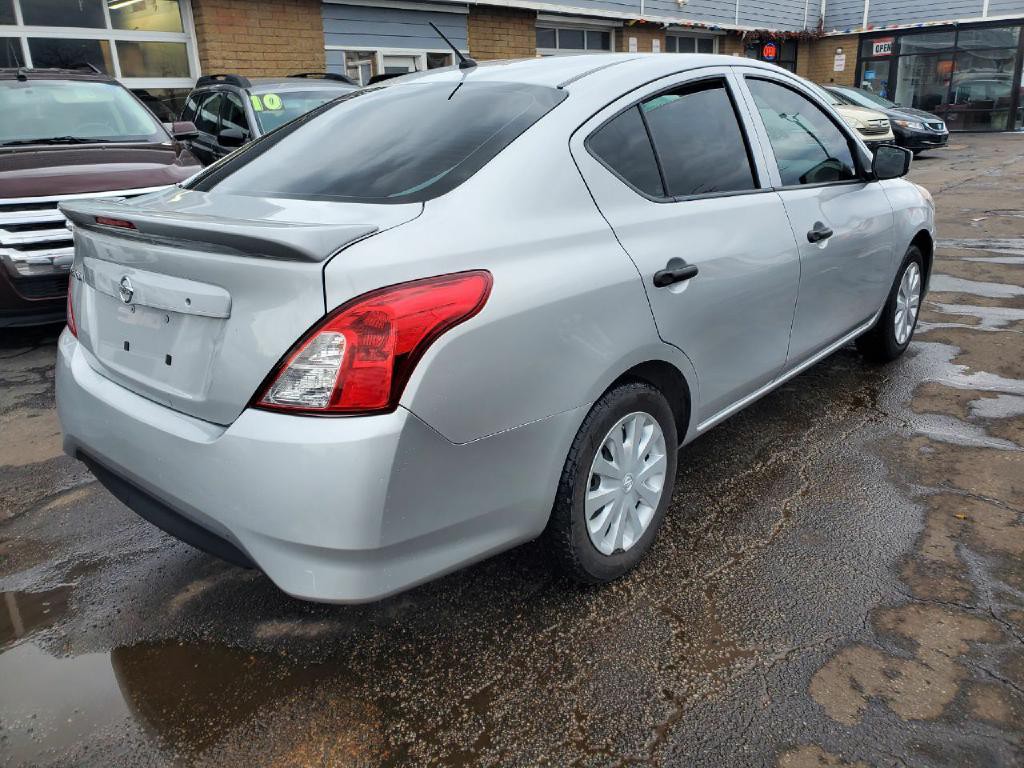 2016 Nissan Versa Image 5