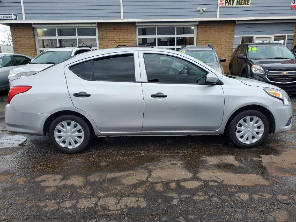 2016 Nissan Versa Image 6