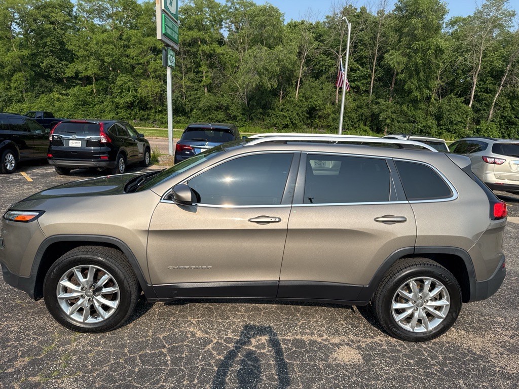 2017 Jeep Cherokee Image 2
