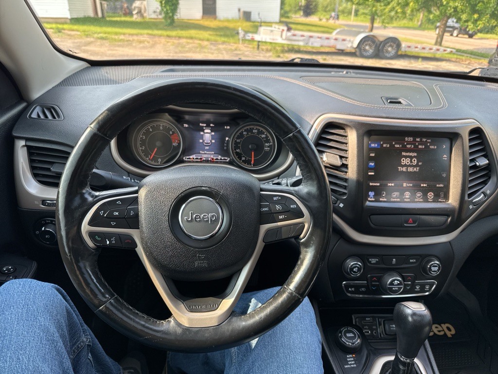 2017 Jeep Cherokee Image 10