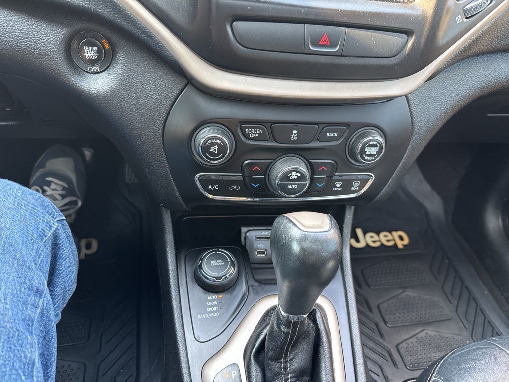 2017 Jeep Cherokee Image 13