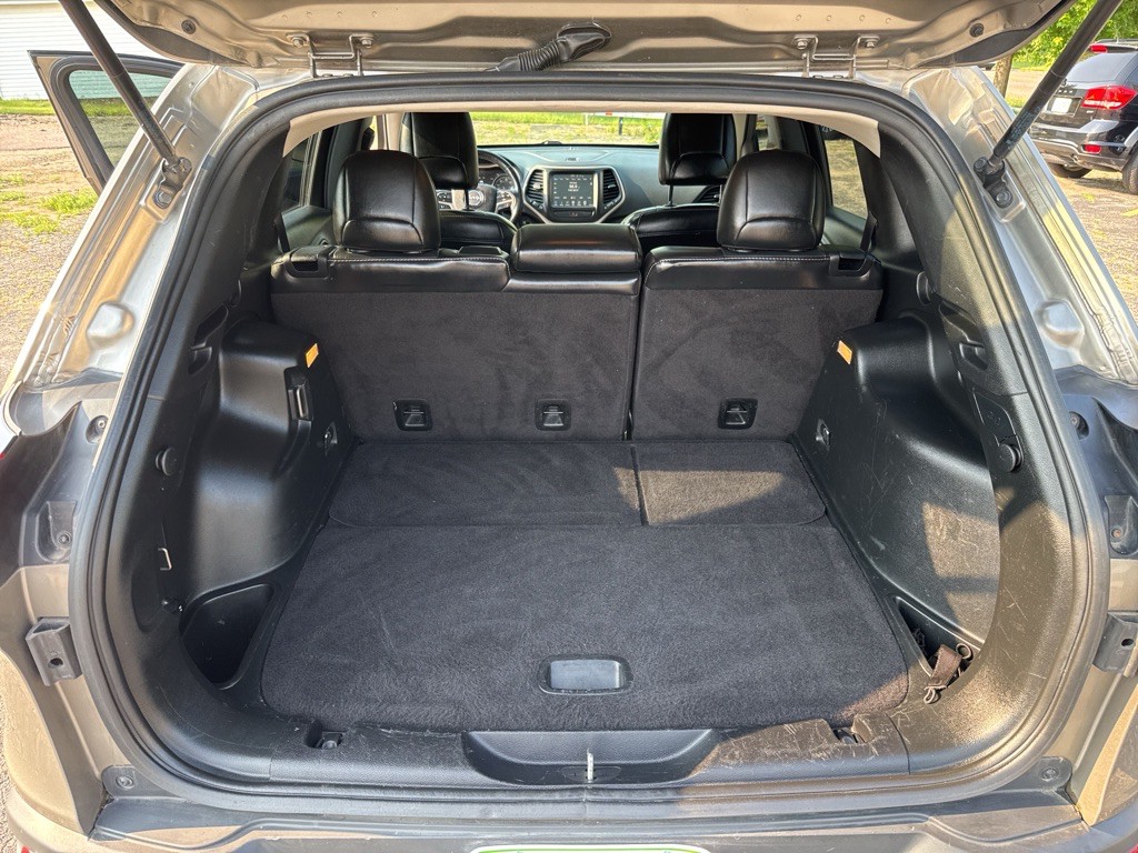 2017 Jeep Cherokee Image 18