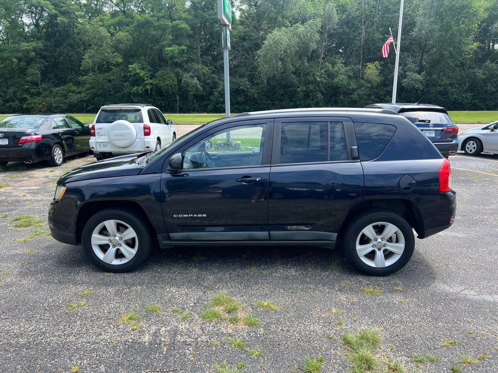 2011 Jeep Compass Image 2