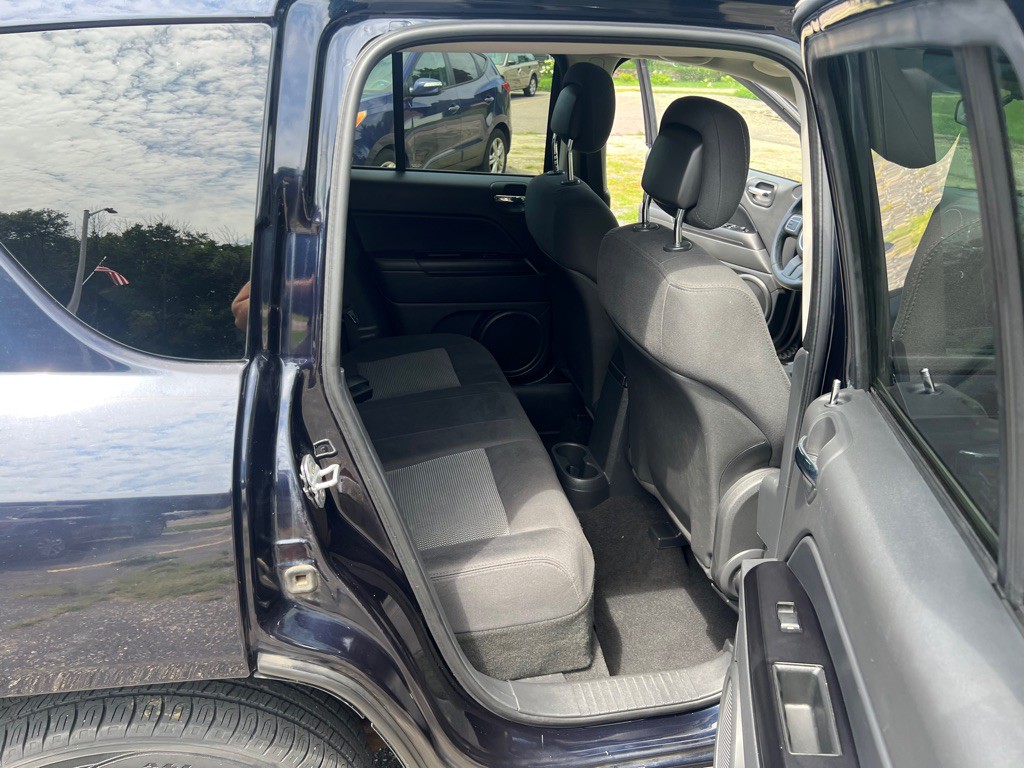 2011 Jeep Compass Image 12