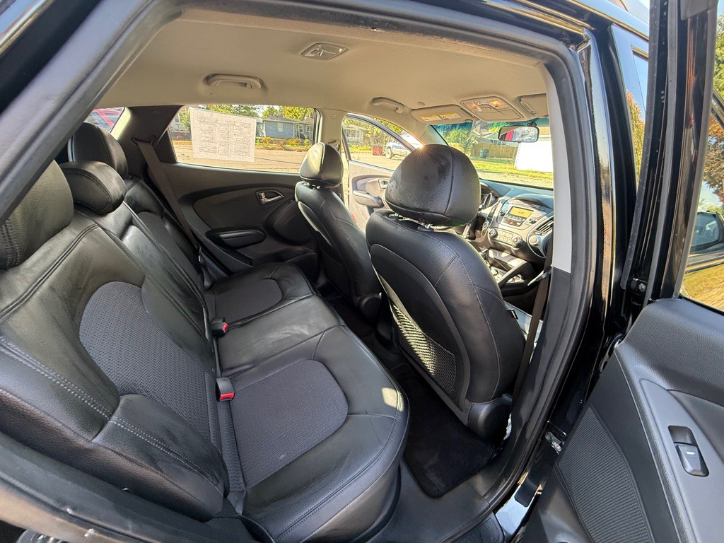 2010 Hyundai Tucson Image 12