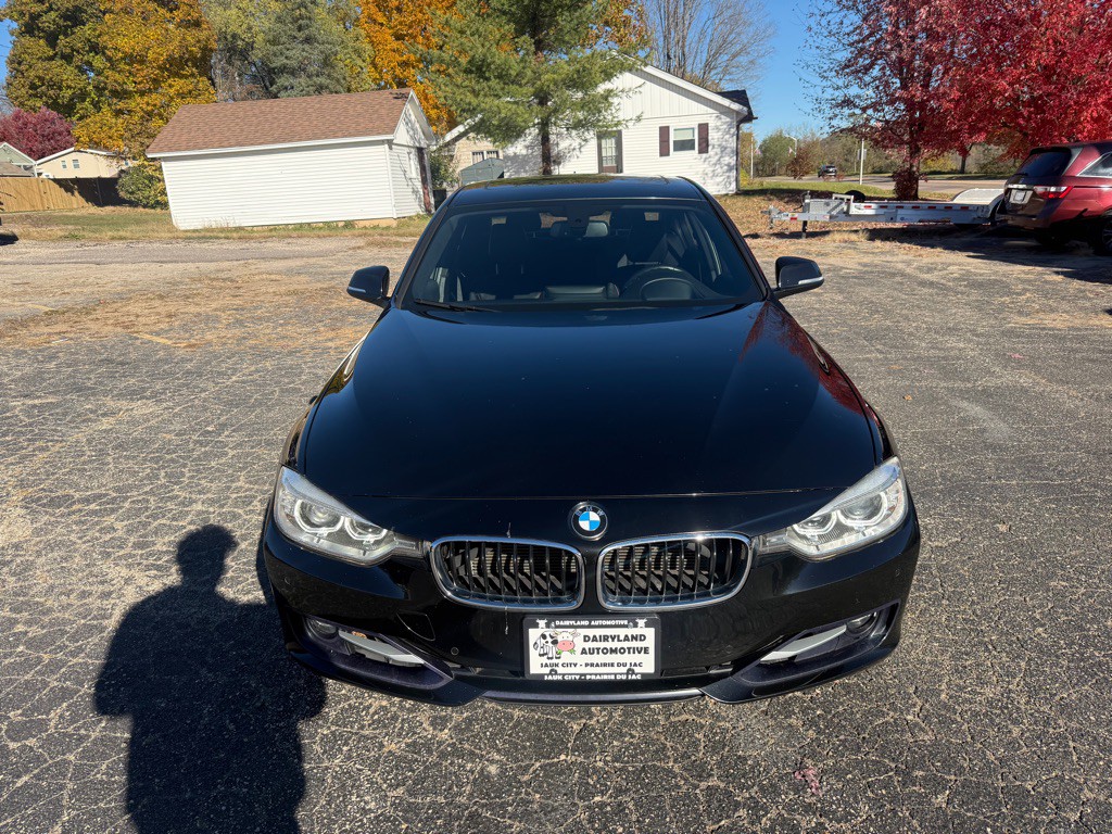 2013 BMW 3 Series Image 2