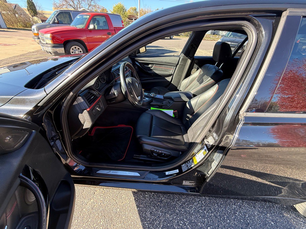 2013 BMW 3 Series Image 11