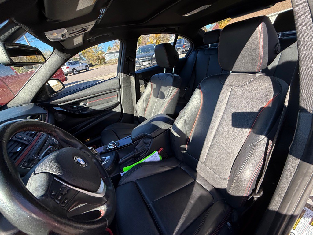 2013 BMW 3 Series Image 12