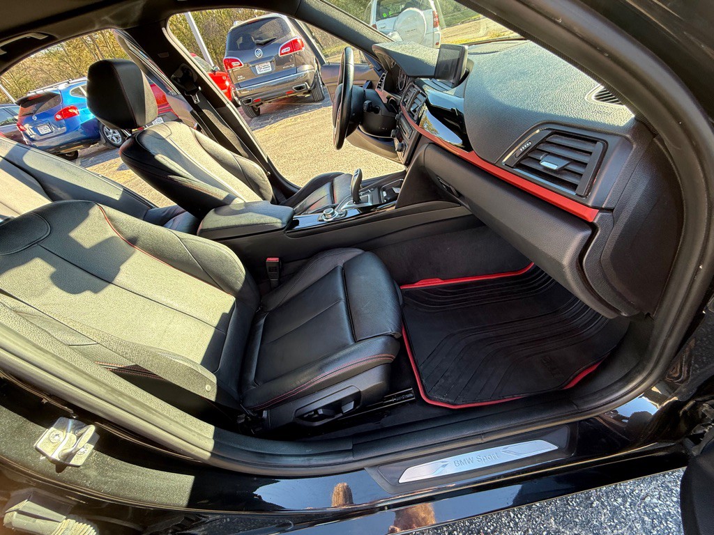 2013 BMW 3 Series Image 15