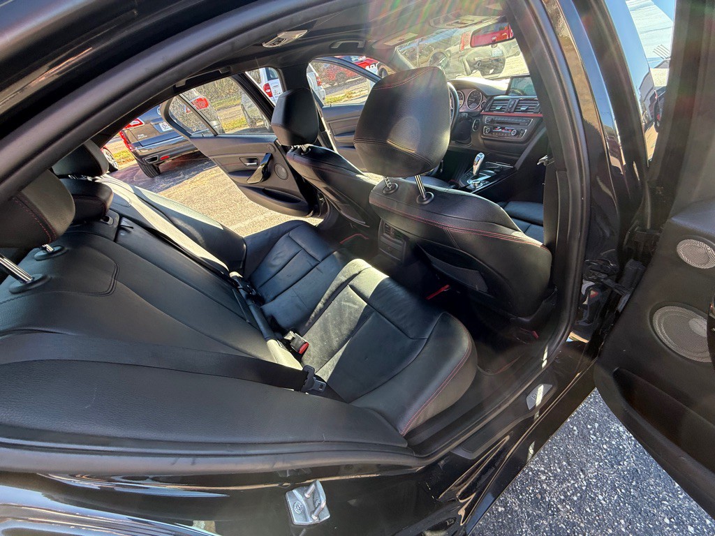 2013 BMW 3 Series Image 16