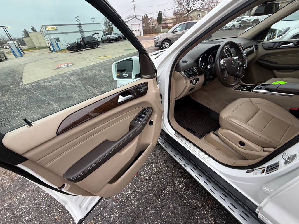 2015 Mercedes-Benz M-Class Image 10