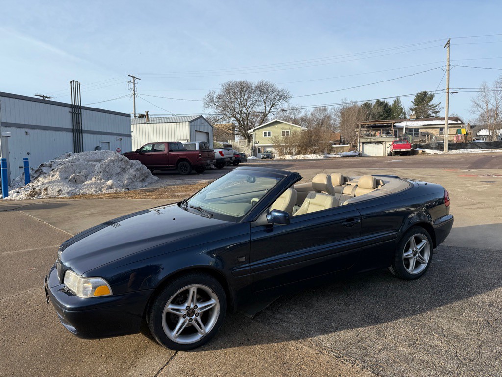 2001 Volvo C70 Image 1