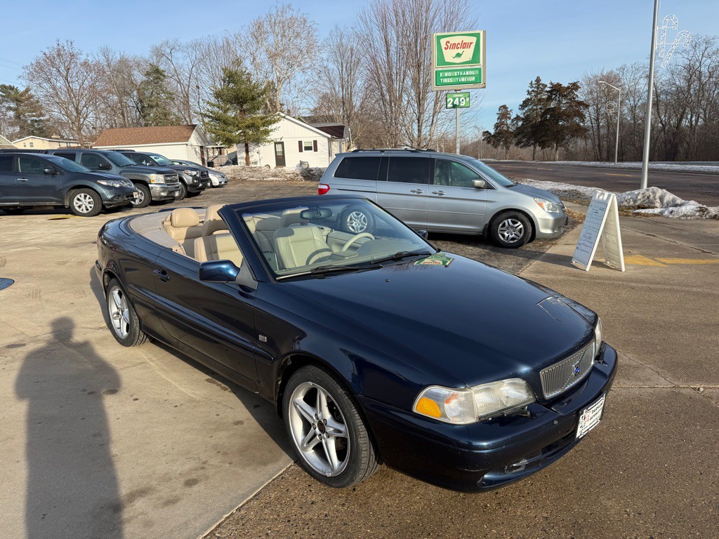 2001 Volvo C70 Image 2