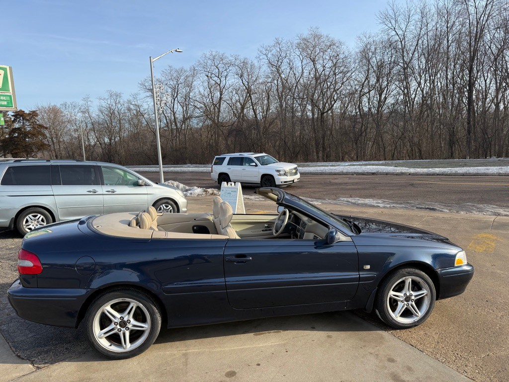 2001 Volvo C70 Image 3