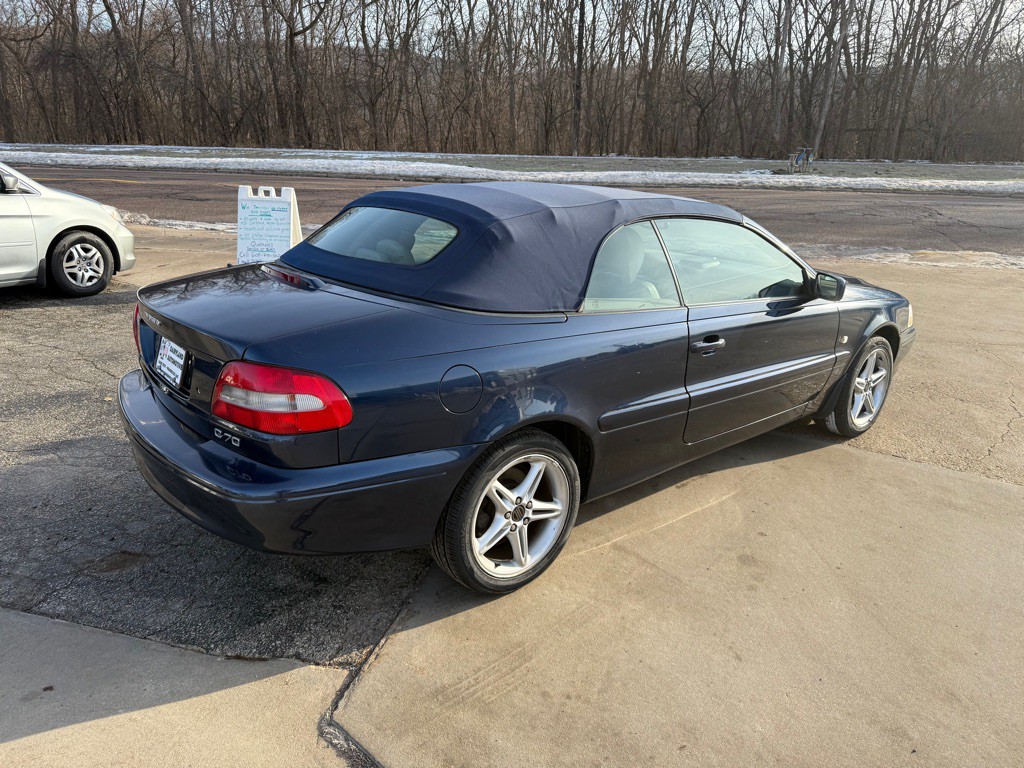 2001 Volvo C70 Image 7