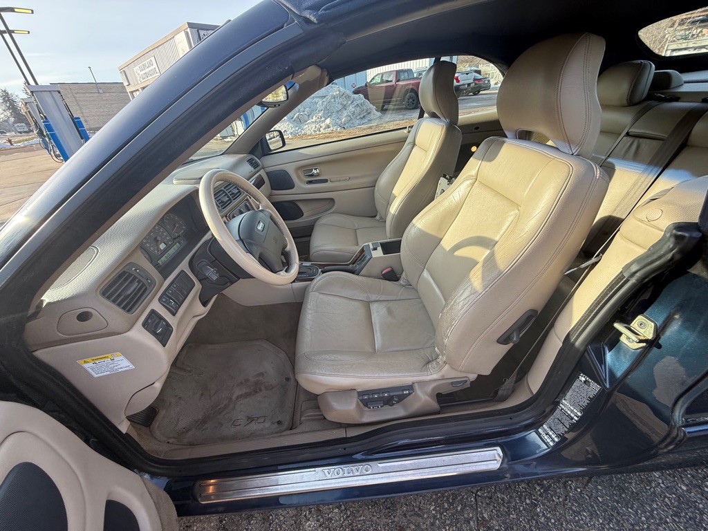 2001 Volvo C70 Image 12