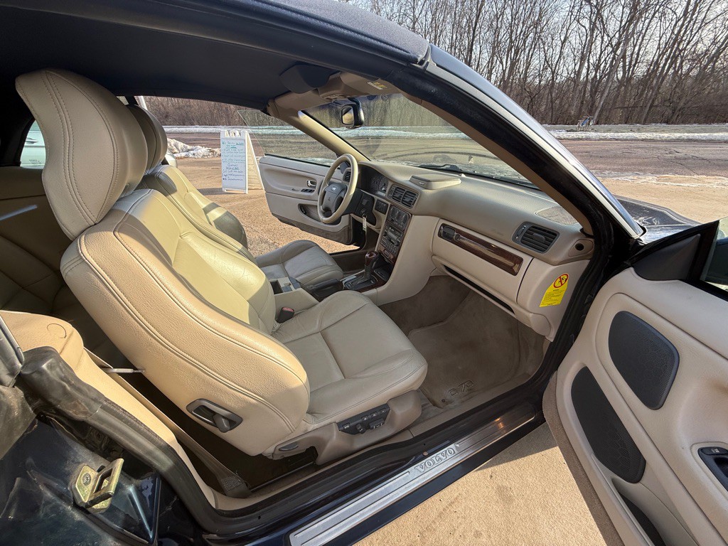 2001 Volvo C70 Image 16