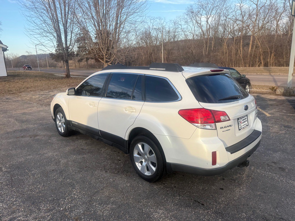 2010 Subaru Outback Image 3