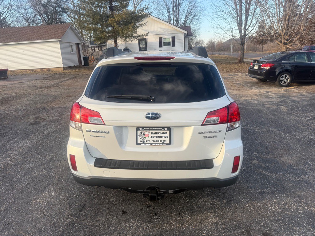 2010 Subaru Outback Image 4