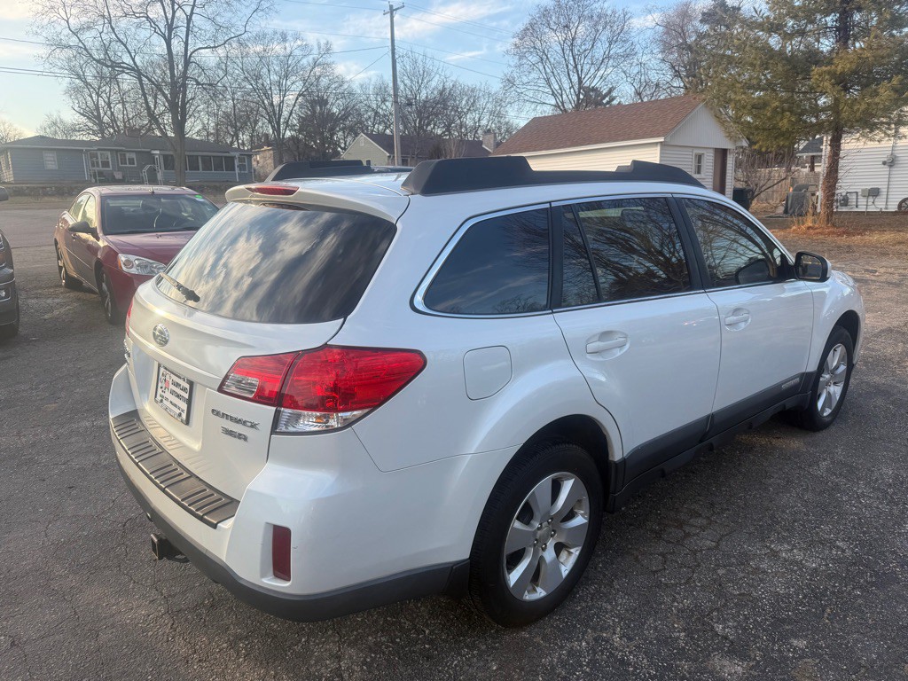 2010 Subaru Outback Image 5