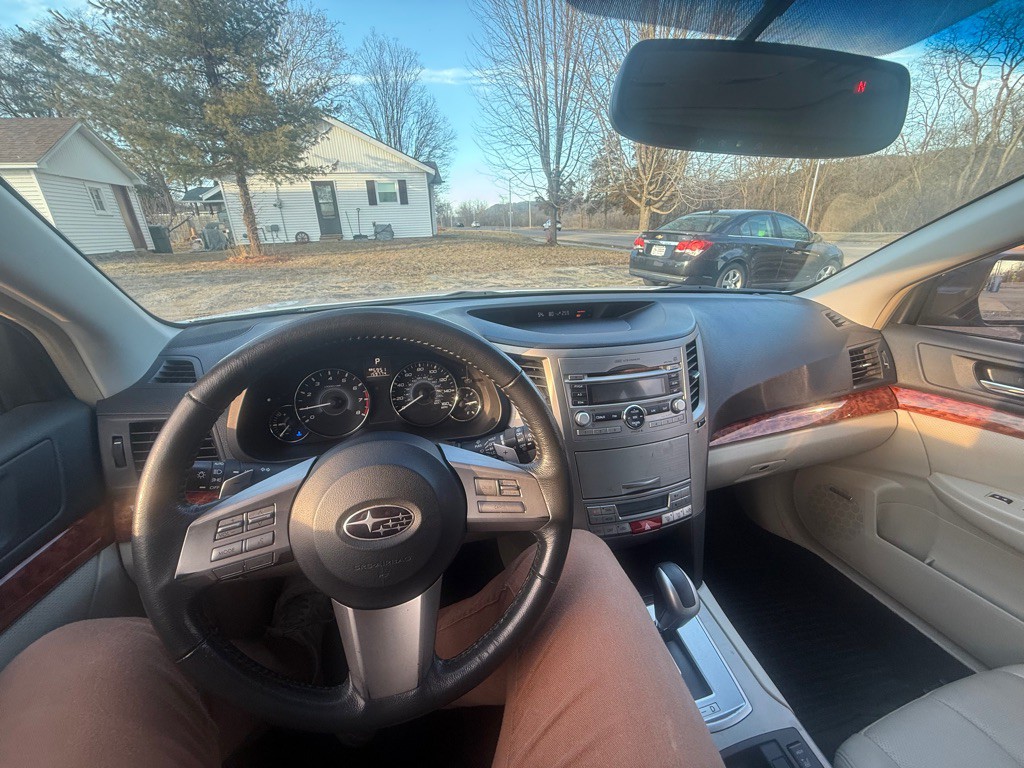 2010 Subaru Outback Image 10