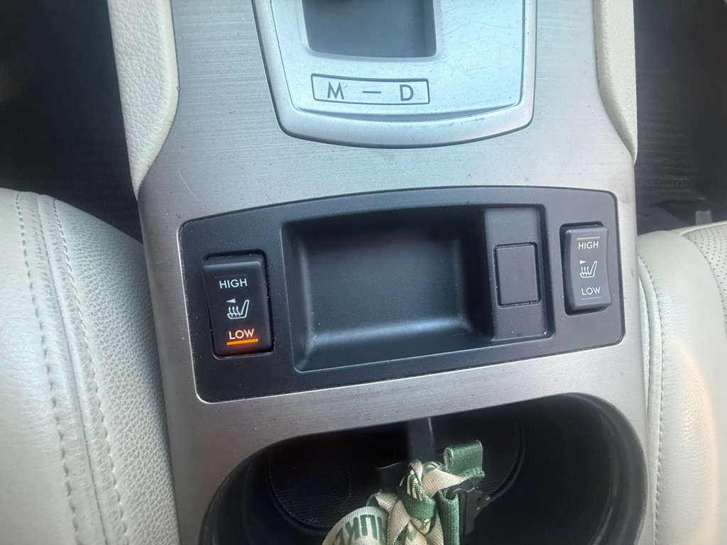 2010 Subaru Outback Image 11