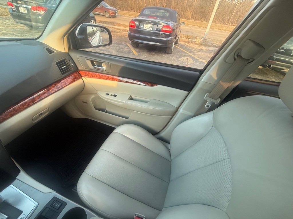 2010 Subaru Outback Image 13