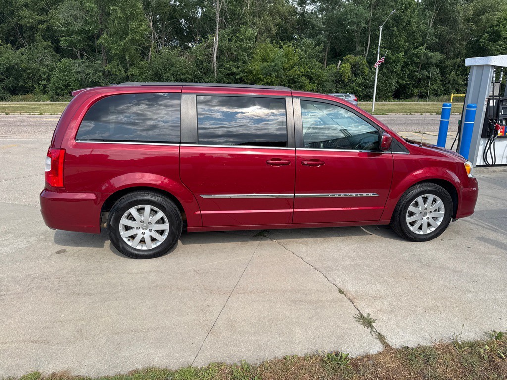 2015 Chrysler Town & Country Image 7
