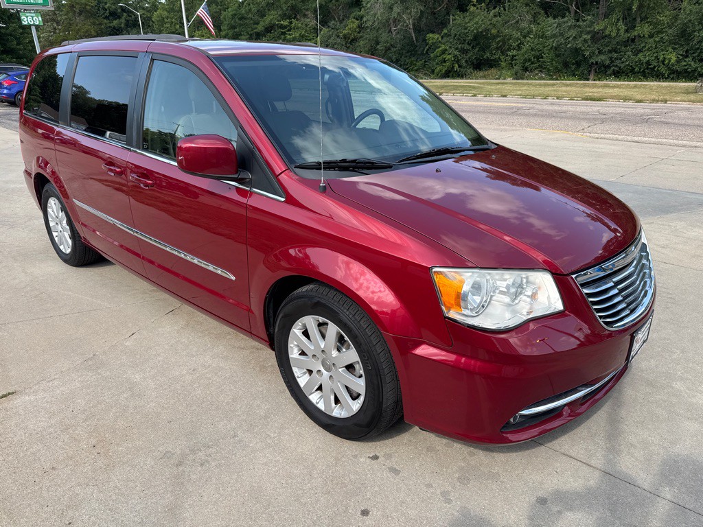 2015 Chrysler Town & Country Image 8