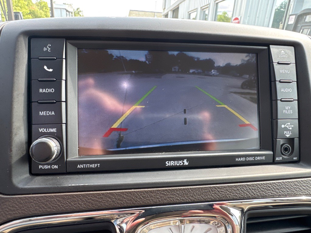 2015 Chrysler Town & Country Image 13
