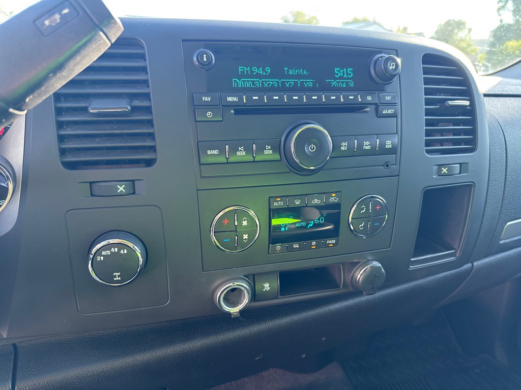 2011 Chevrolet Silverado 1500 Image 12