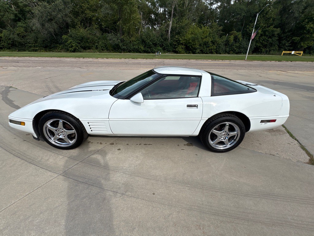 1994 Chevrolet Corvette Image 2