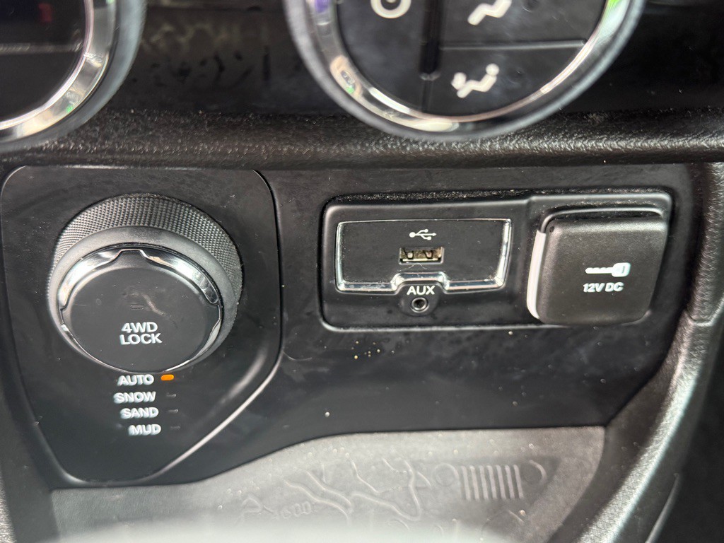2015 Jeep Renegade Image 13