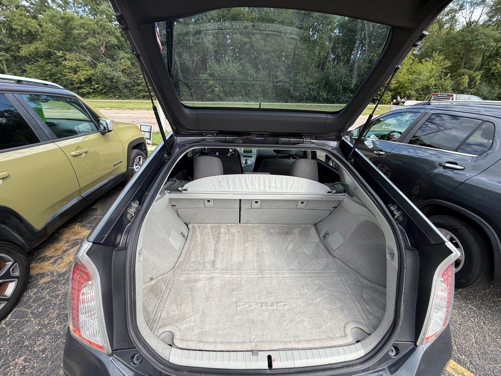 2012 Toyota Prius Image 11