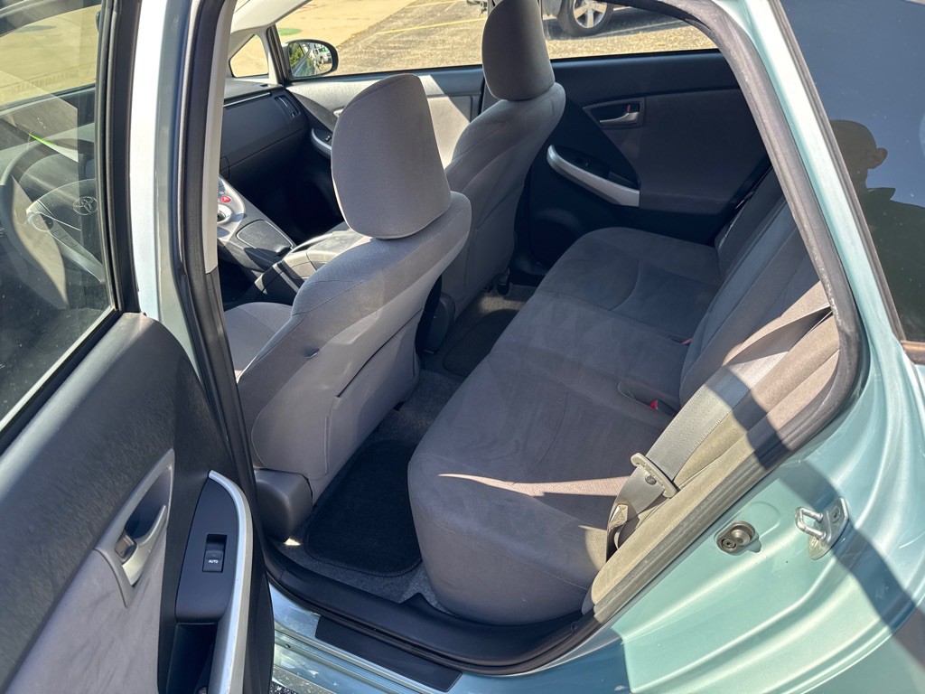 2013 Toyota Prius Image 11