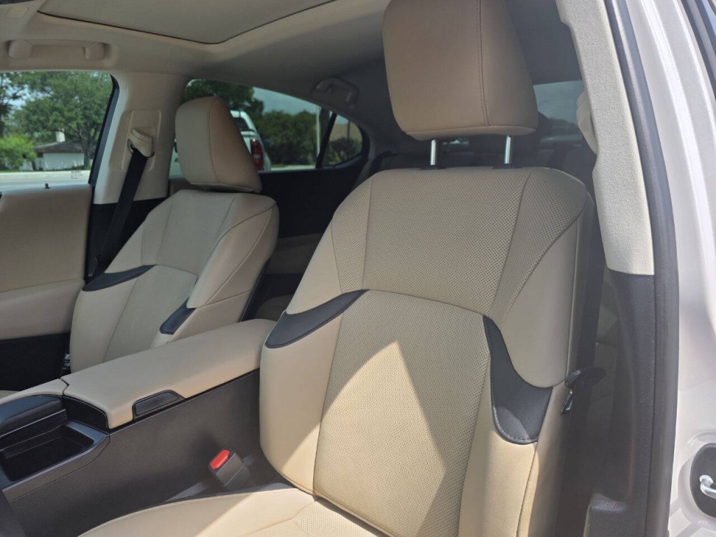 2021 Lexus ES 350 Image 13