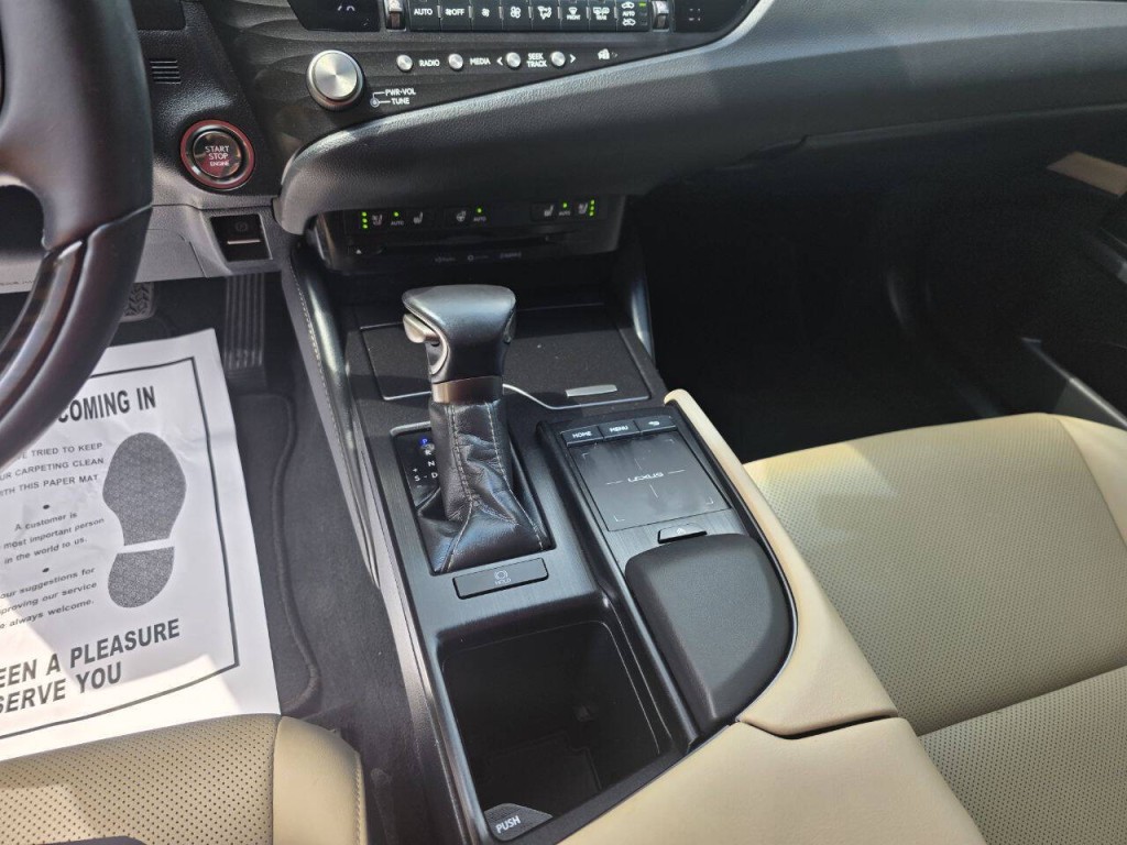 2021 Lexus ES 350 Image 16