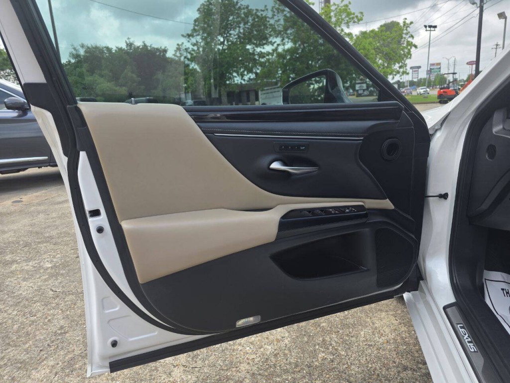 2021 Lexus ES 350 Image 22