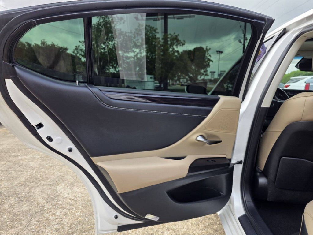 2021 Lexus ES 350 Image 26