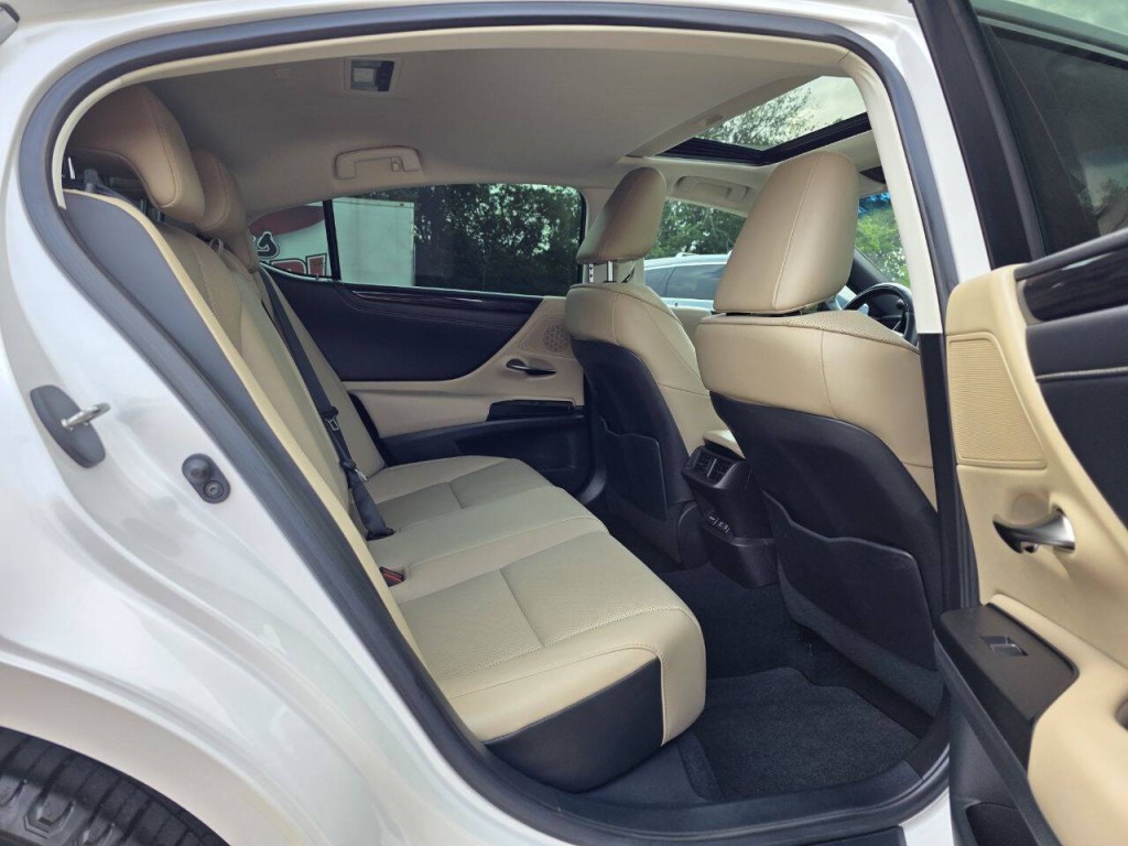 2021 Lexus ES 350 Image 30