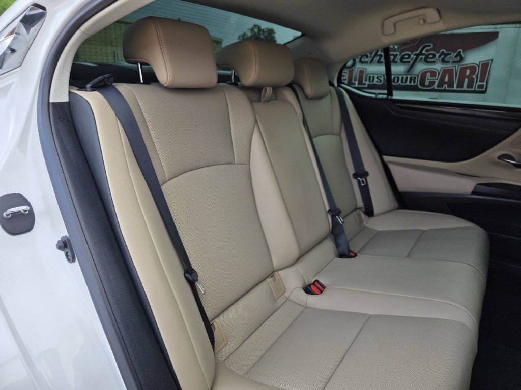 2021 Lexus ES 350 Image 32