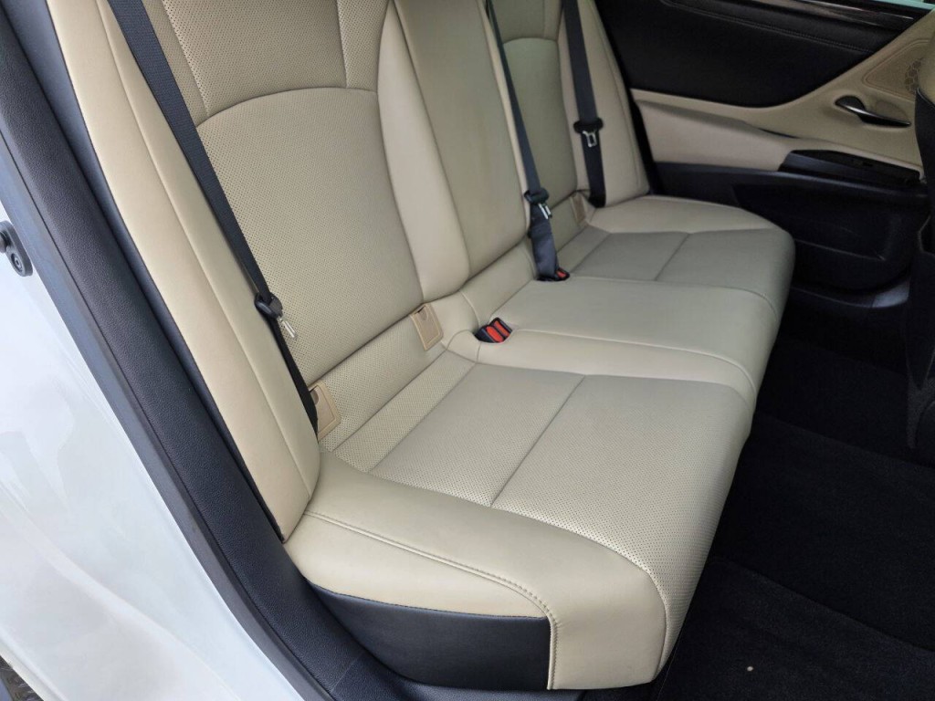 2021 Lexus ES 350 Image 33