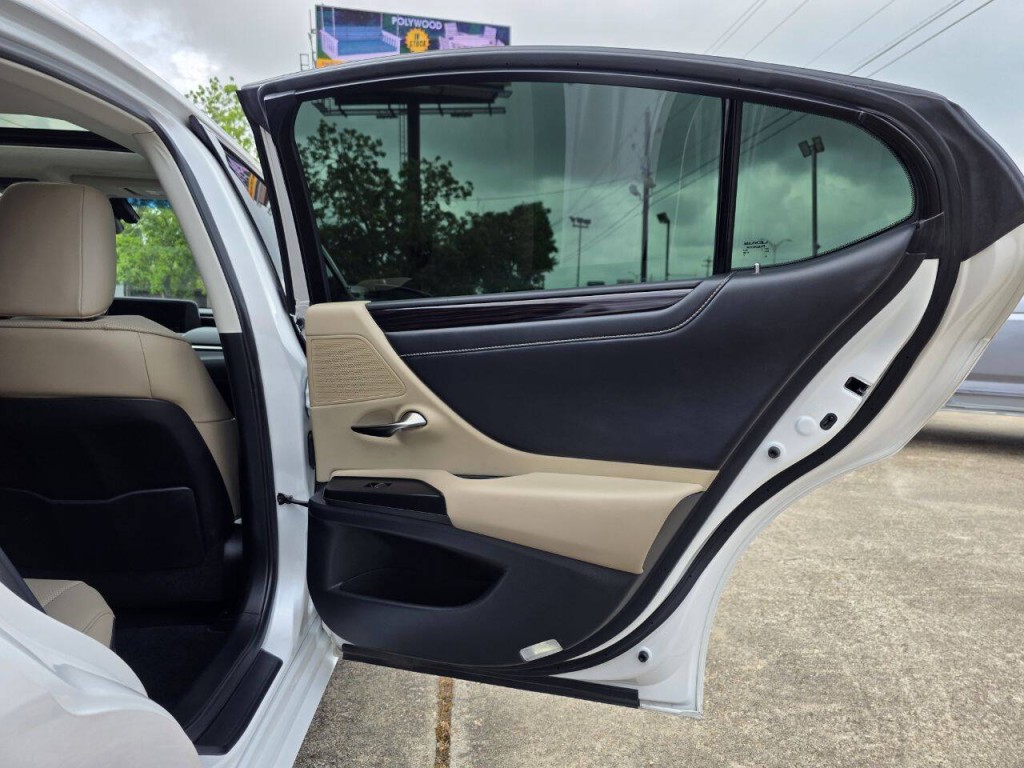 2021 Lexus ES 350 Image 34
