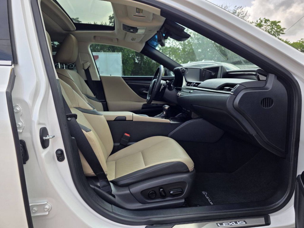 2021 Lexus ES 350 Image 35