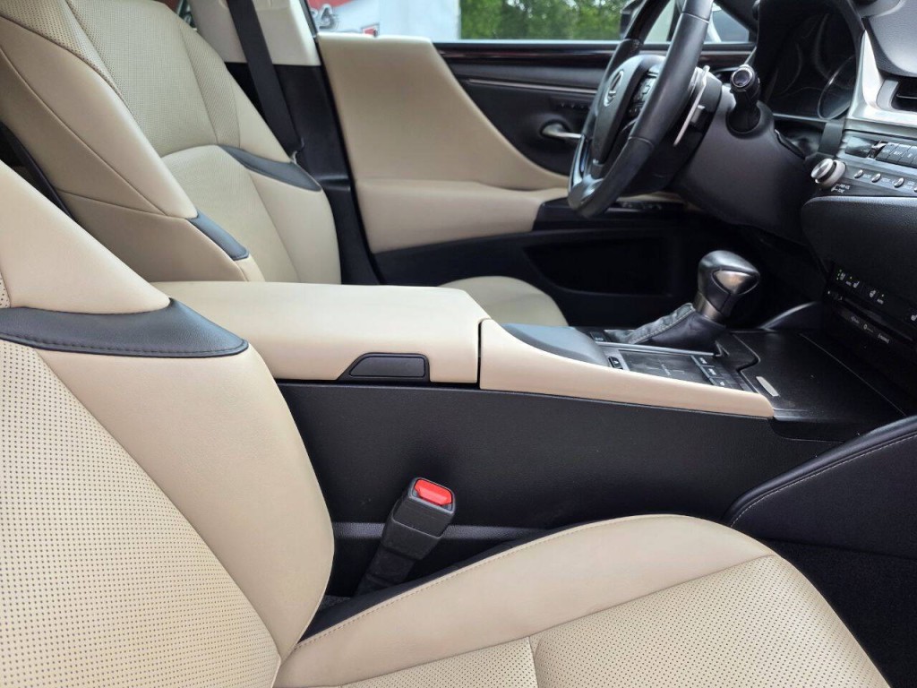 2021 Lexus ES 350 Image 37